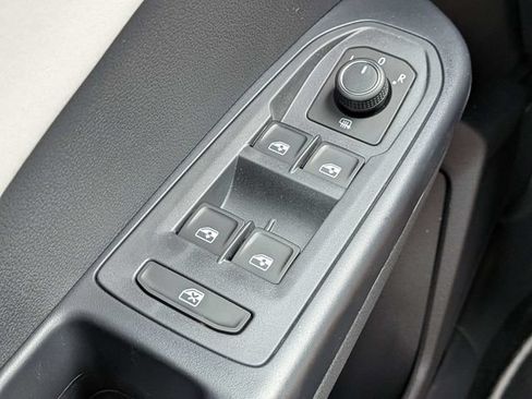 New 2026 Volkswagen Taos SE FWD image 25