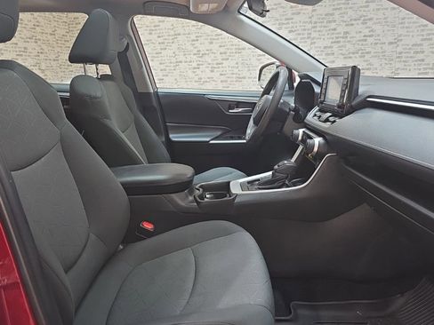 Used 2021 Toyota RAV4 XLE w/ Convenience Package image 9