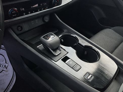 Used 2025 Nissan Rogue SV FWD image 26