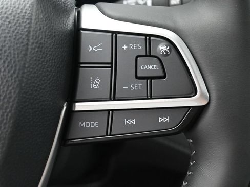 Certified 2026 Toyota Highlander Limited AWD/4WD image 19