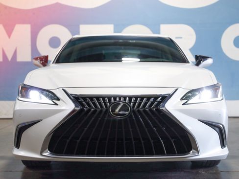 Used 2024 Lexus ES 300h w/ Premium Package image 5