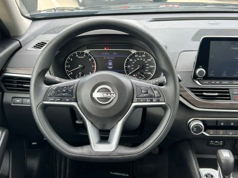Used 2025 Nissan Altima 2.5 SV FWD image 34