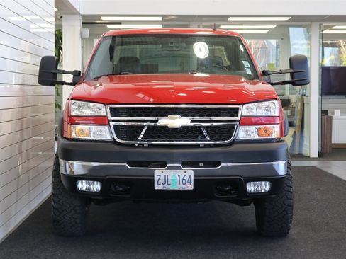 Used 2006 Chevrolet Silverado 2500 LT w/ Heavy-Duty Power Package image 8