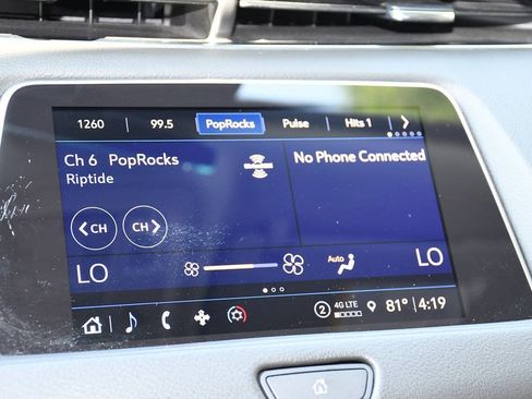 Used 2023 Cadillac XT4 Luxury w/ Cold Weather Package FWD image 37