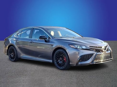 Used 2023 Toyota Camry SE FWD image 3