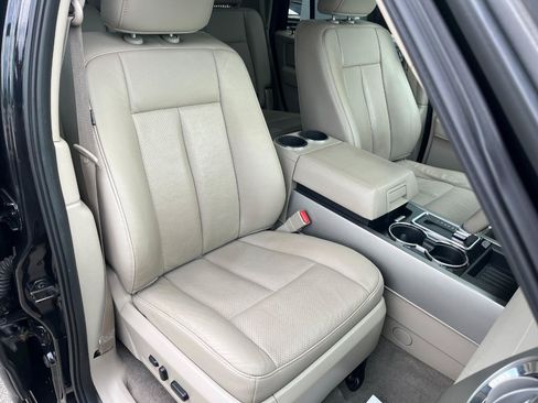Used 2014 Ford Expedition Limited w/ Equipment Group 301A AWD/4WD image 28