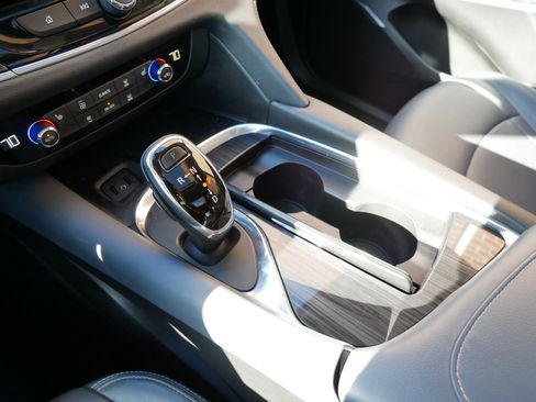 Used 2018 Buick Enclave Essence image 22