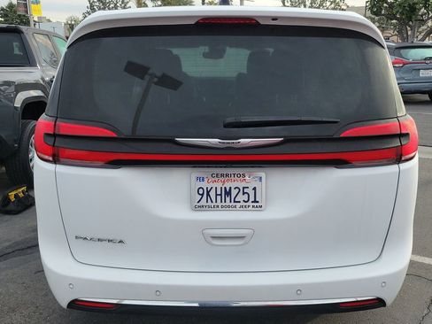 Certified 2024 Chrysler Pacifica Touring-L image 22