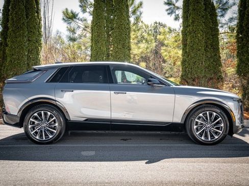 Used 2024 Cadillac Lyriq Sport image 10