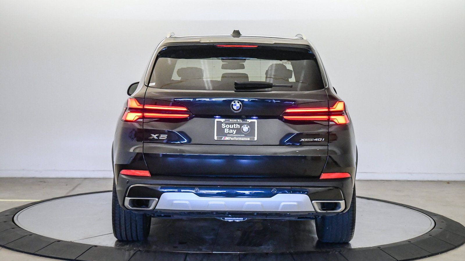 Used 2024 BMW X5 xDrive40i w/ Premium Package AWD/4WD image 3