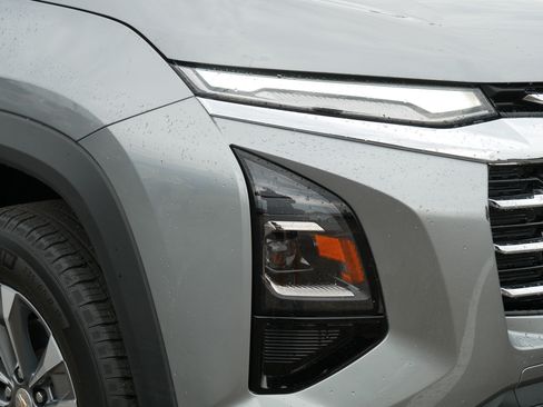 Used 2025 Chevrolet Equinox LT AWD/4WD image 16