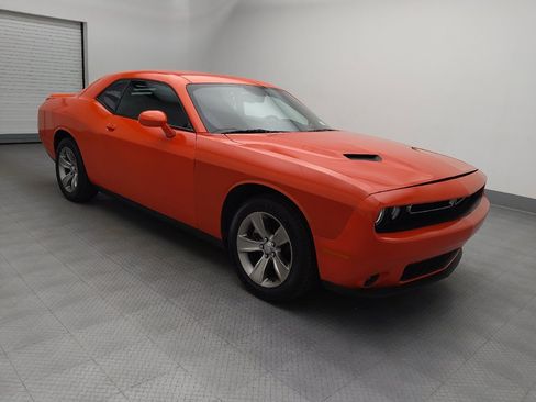 Used 2021 Dodge Challenger SXT w/ Driver Convenience Group RWD image 11