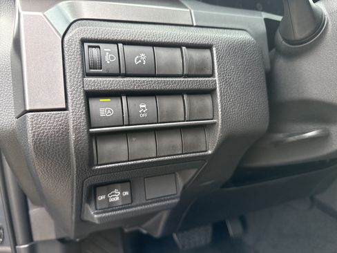 Used 2025 Toyota Tacoma SR5 AWD/4WD image 30