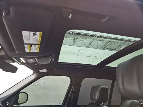 Used 2018 Land Rover Range Rover HSE image 11