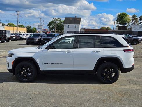 New 2025 Jeep Grand Cherokee Limited w/ Black Appearance Package image 2