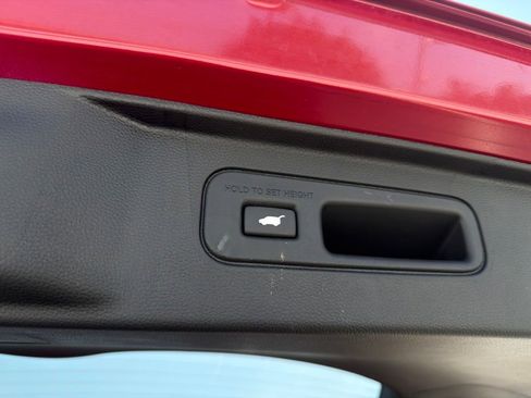 Certified 2025 Honda Pilot Touring image 23
