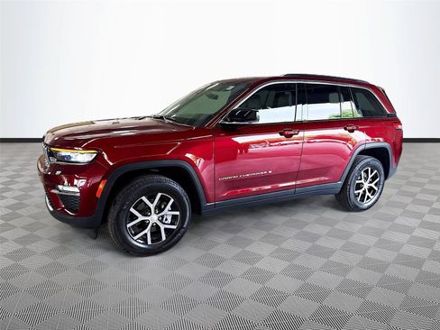 Used 2025 Jeep Grand Cherokee Limited RWD image 3