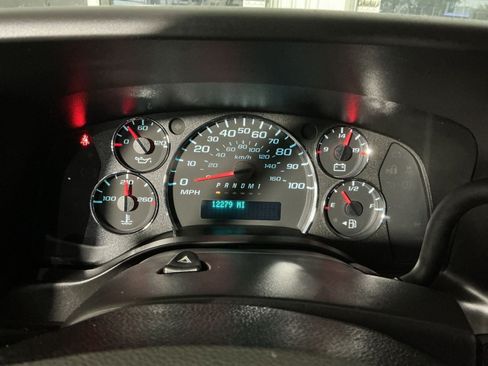 Used 2022 Chevrolet Express 2500 w/ Driver Convenience Package RWD image 18