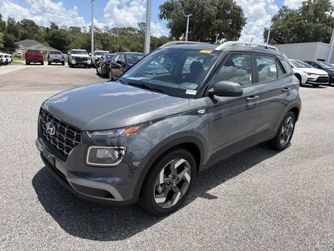 Used 2025 Hyundai Venue SEL FWD image 5