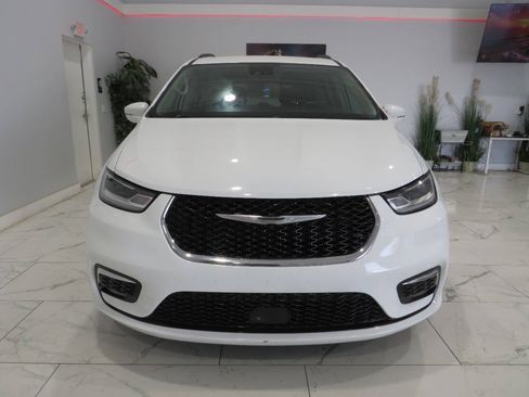 Used 2022 Chrysler Pacifica Touring-L FWD image 8