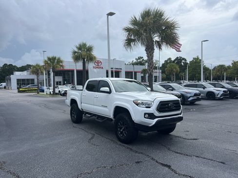 Used 2023 Toyota Tacoma SR5 w/ Technology Package AWD/4WD image 2