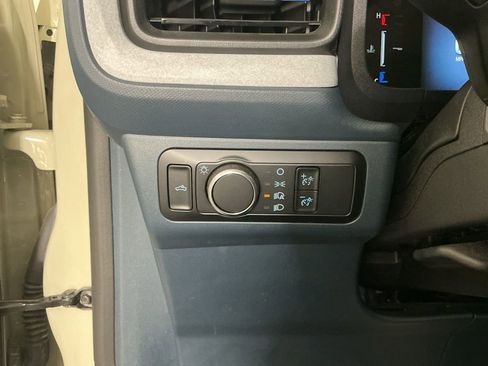 Used 2025 Ford Maverick XLT w/ Equipment Group 302A image 18