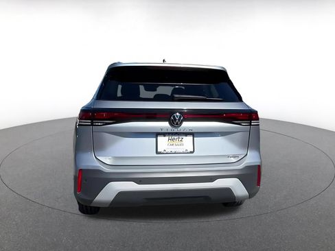 Used 2026 Volkswagen Tiguan SE AWD/4WD image 10
