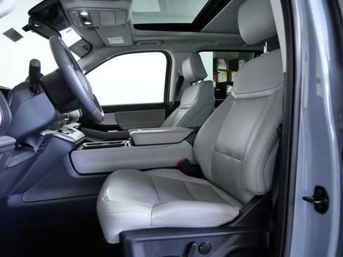 Certified 2025 Ford Expedition Active image 18