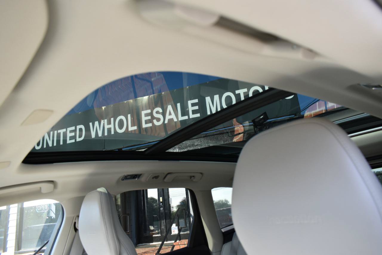 Used 2019 Volvo XC60 T8 Inscription w/ Advanced Package AWD/4WD image 46
