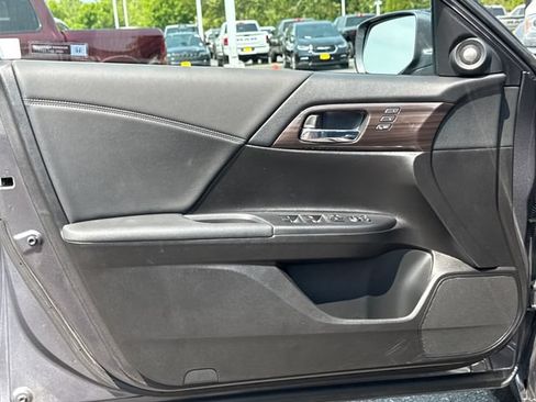 Used 2017 Honda Accord EX-L image 16