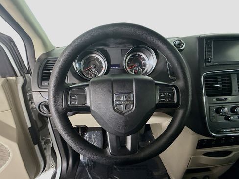 Used 2019 Dodge Grand Caravan SE image 13