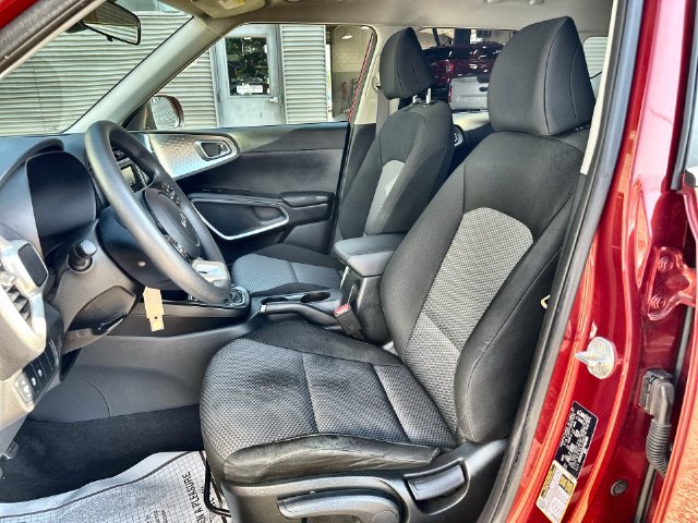 Used 2023 Kia Soul LX w/ LX Technology Package FWD image 22