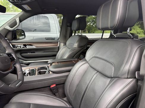 Certified 2025 Jeep Grand Wagoneer 4WD image 17