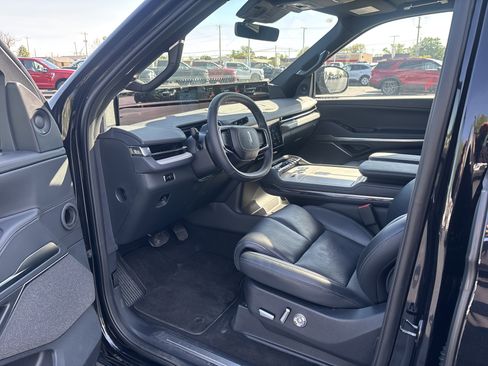 New 2025 Lincoln Navigator Reserve w/ Jet Appearance Package AWD/4WD image 2