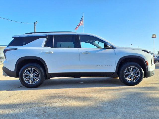 Used 2026 Chevrolet Traverse LT FWD image 4
