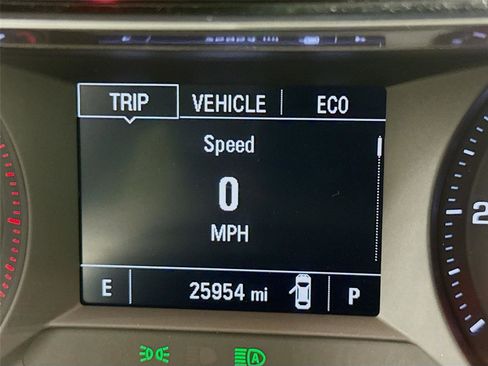 Used 2022 Chevrolet TrailBlazer LT image 2