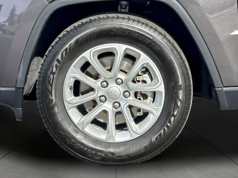 Used 2021 Jeep Grand Cherokee Laredo RWD image 25