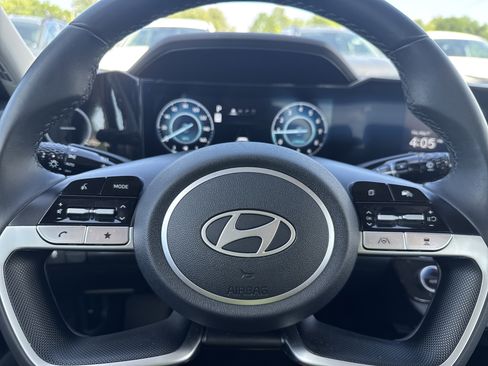 Certified 2025 Hyundai Elantra Limited FWD image 10