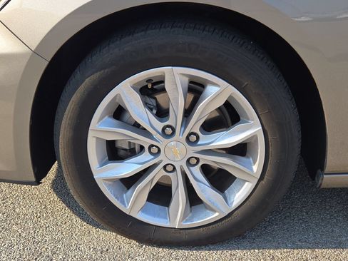 Used 2024 Chevrolet Malibu LT FWD image 11