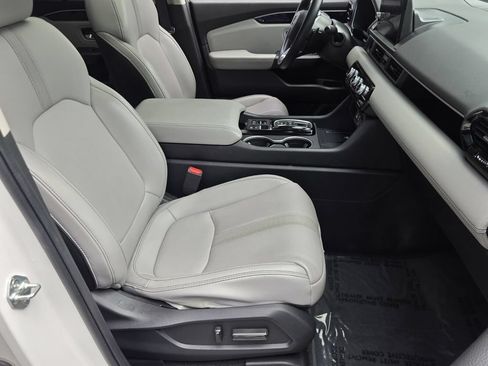 Used 2023 Honda Pilot Touring image 18