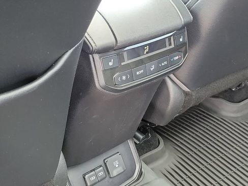 Used 2022 Toyota Highlander Platinum AWD/4WD image 28