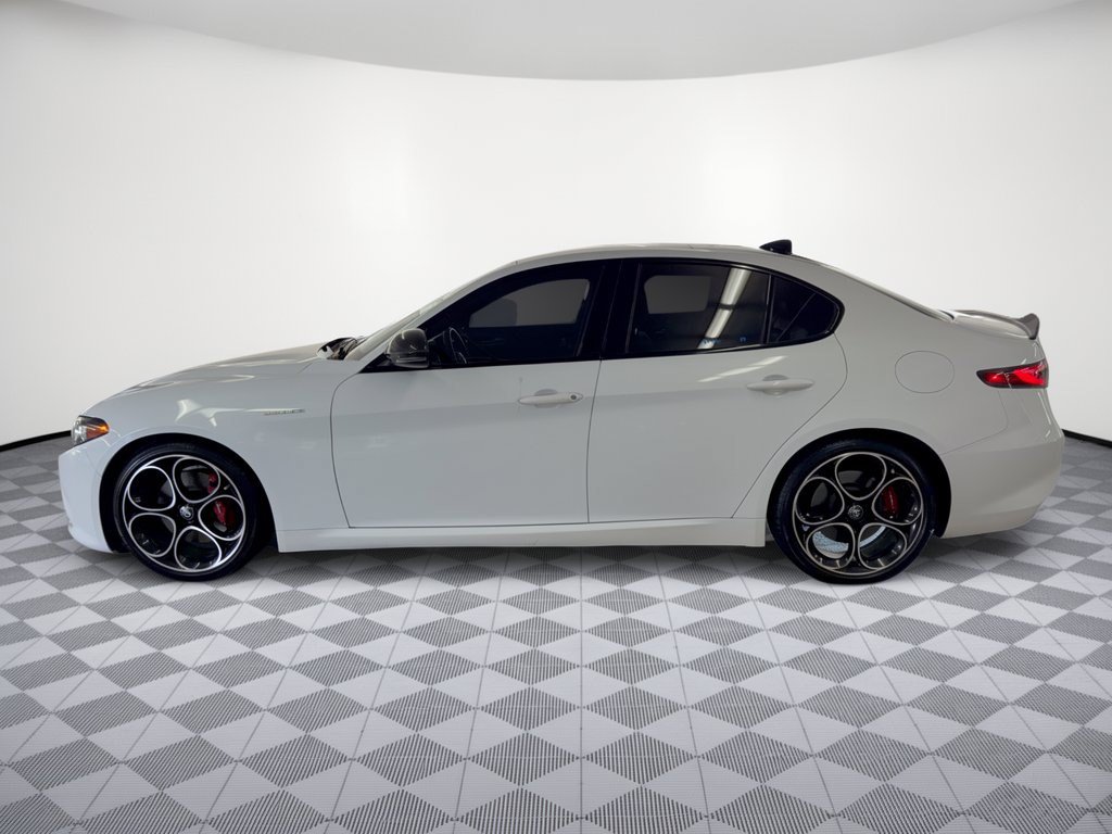 Used 2024 Alfa Romeo Giulia Veloce RWD image 2
