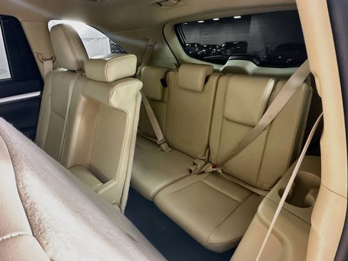 Used 2019 Toyota Highlander XLE FWD image 29