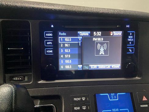 Used 2017 Toyota Sienna LE image 28