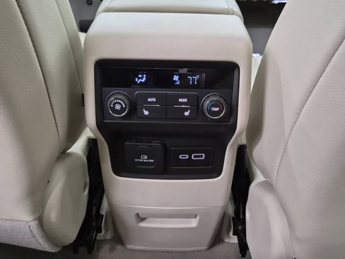 Used 2023 GMC Acadia Denali w/ Denali Technology Package image 12