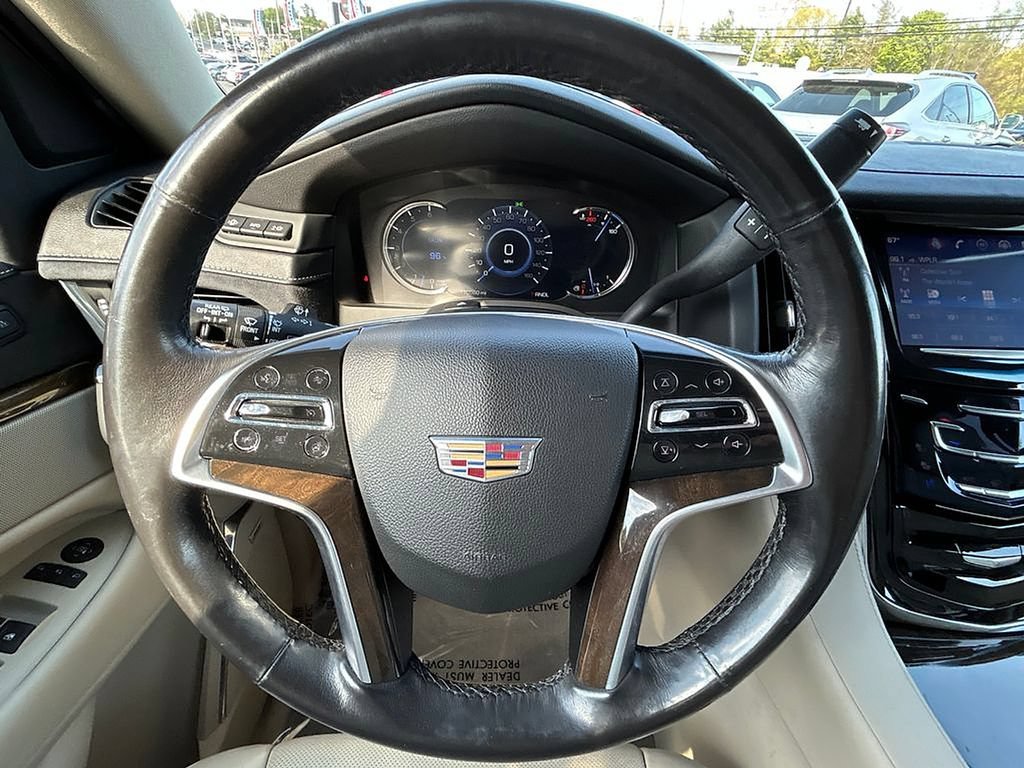 Used 2018 Cadillac Escalade Luxury AWD/4WD image 44