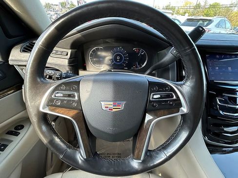 Used 2018 Cadillac Escalade Luxury AWD/4WD image 44