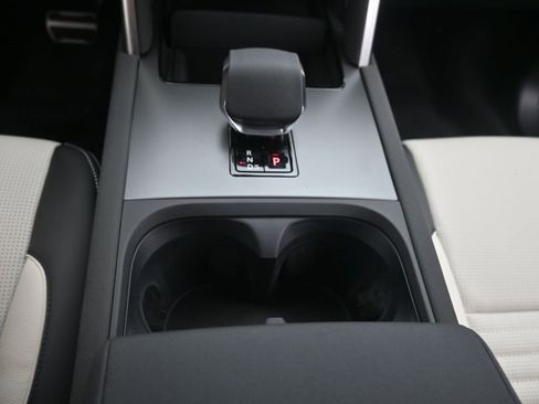 Used 2025 Land Rover Discovery Sport Dynamic SE image 24