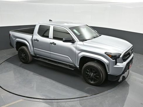 Used 2025 Toyota Tacoma SR image 31