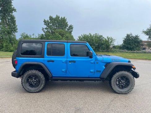 Used 2024 Jeep Wrangler Unlimited Sport AWD/4WD image 2